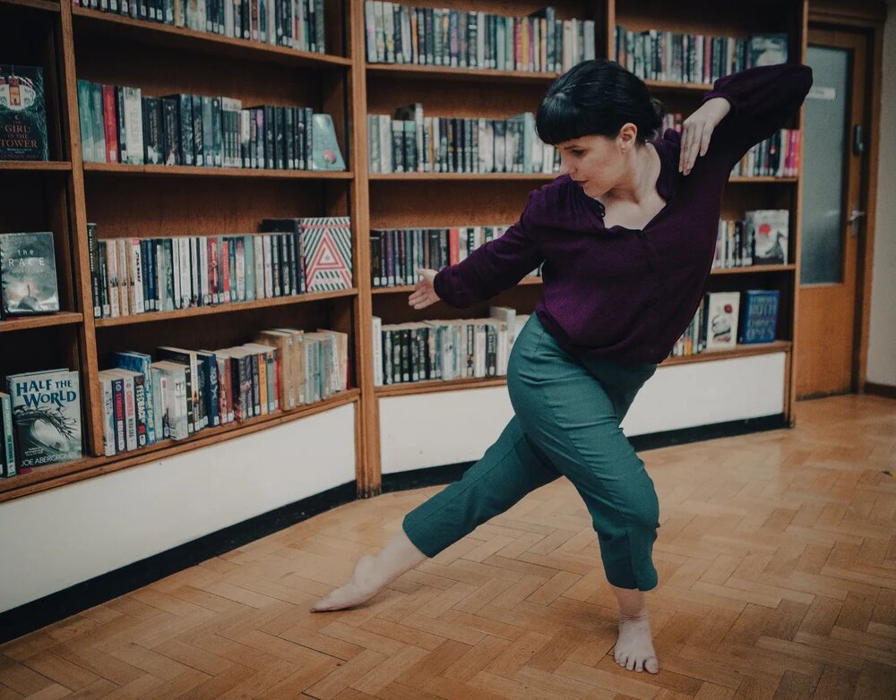 That quiet hush of a library...

And that quiet unnerving hush of a freelancer's diary. 

The next 2.5 months are currently very light in the schedule. If you know of any work where a dancer-performer-facilitator based in Milton Keynes might be a goo