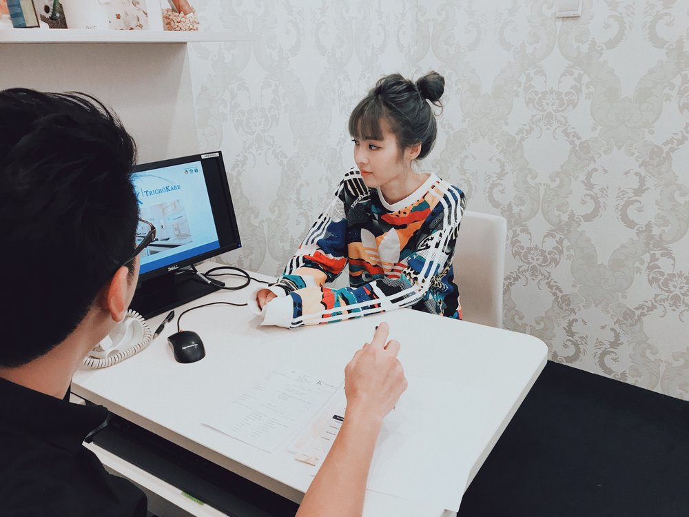   1. Tricho Scan Scalp Analysis   The consultation was professionally done by TrichoKare’s hair expert. I took the Advanced Tricho Hair Test to discover my hair age, which zoomed in on these five signs of hair ageing: - Thinning hair - Appearance of 