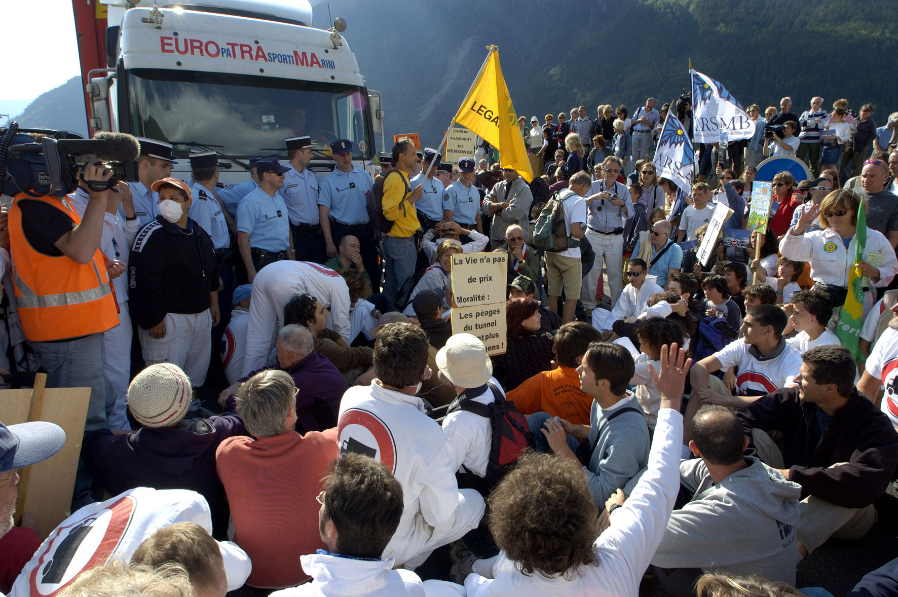 8 juin 2005, action citoyenne spontanée à Chamonix suite à l'accident du tunnel du Fréjus