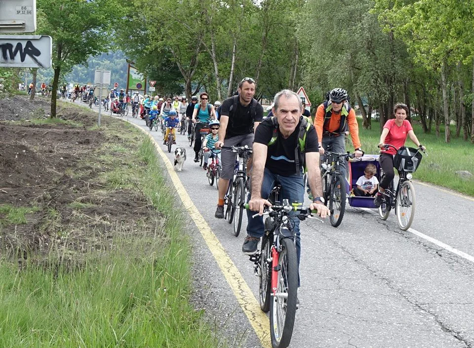 Sur la route : familles, enfants, citoyens engagés pour la mobilité propre. – avec Jacques Venjean .