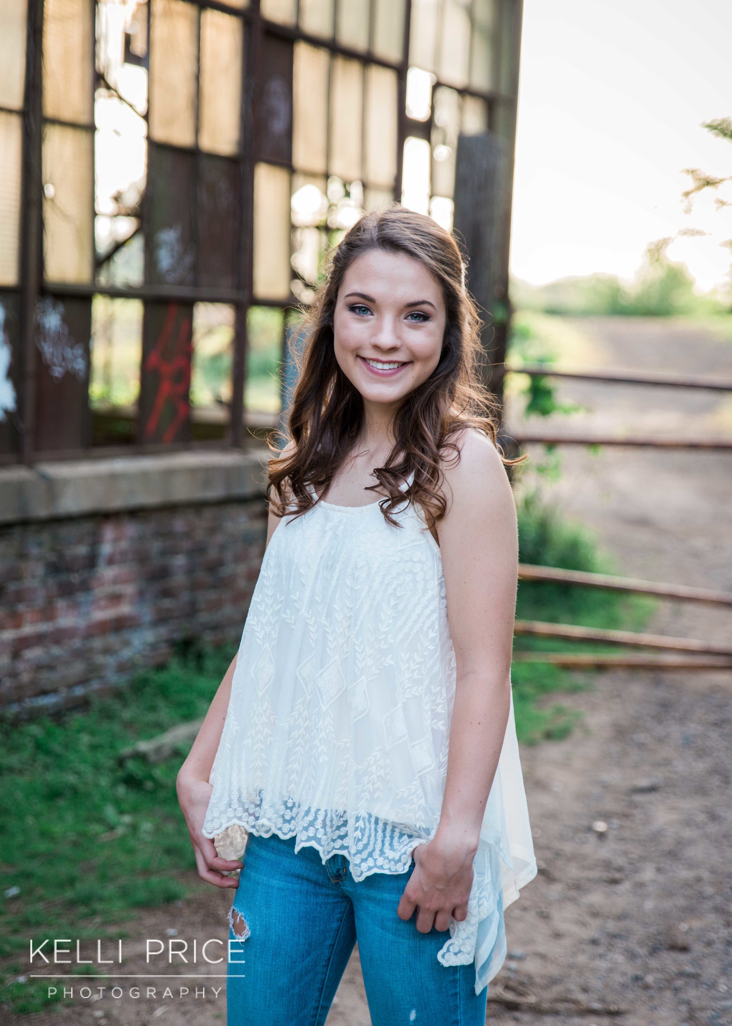 SeniorGraduation19_KelliPricePhotography_TheGoatFarmATL_April2016.jpg