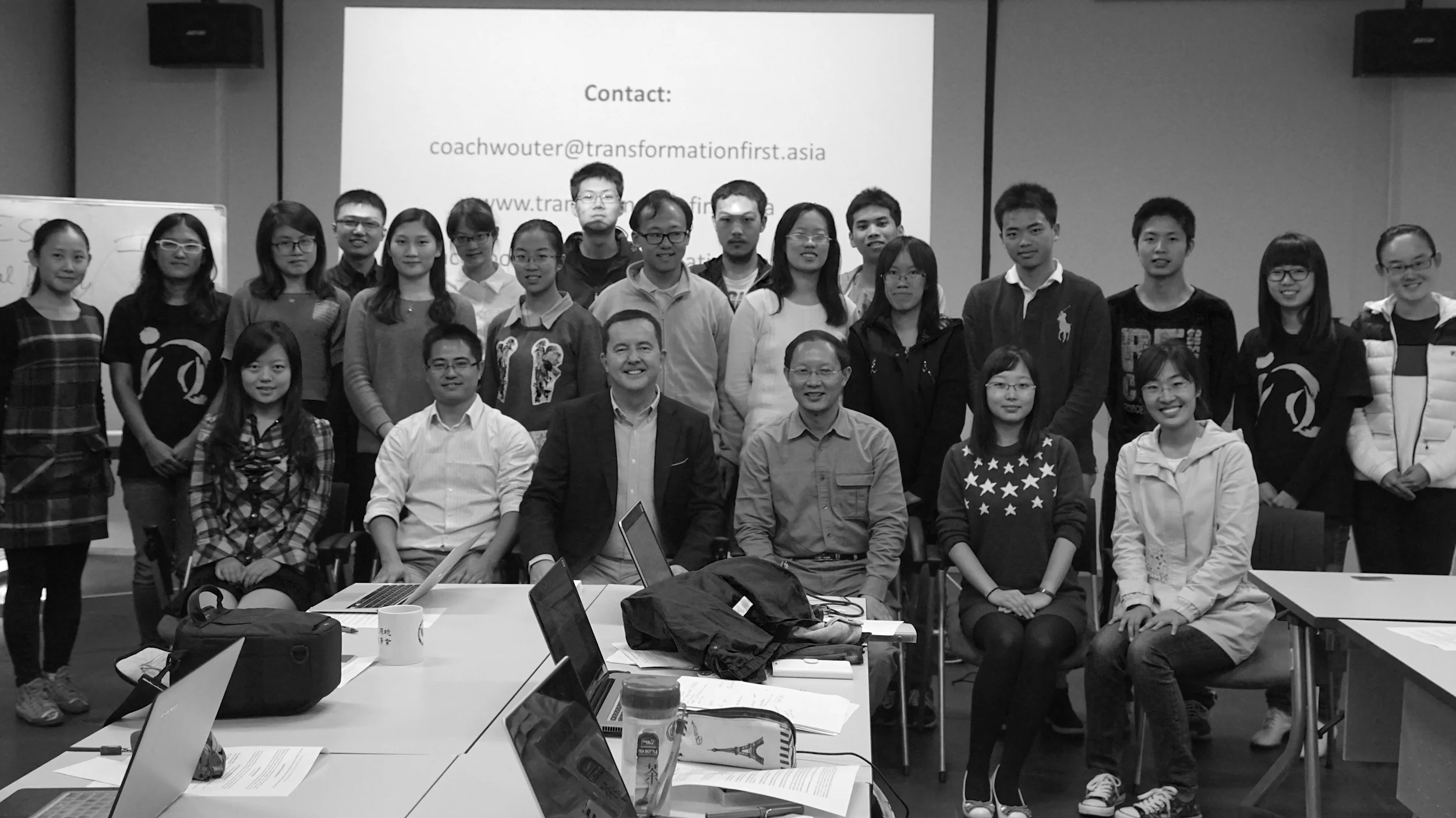 Dr Sun Fu and students of Tsinghua University's Global Environment Program discuss leadership with Coach Wouter