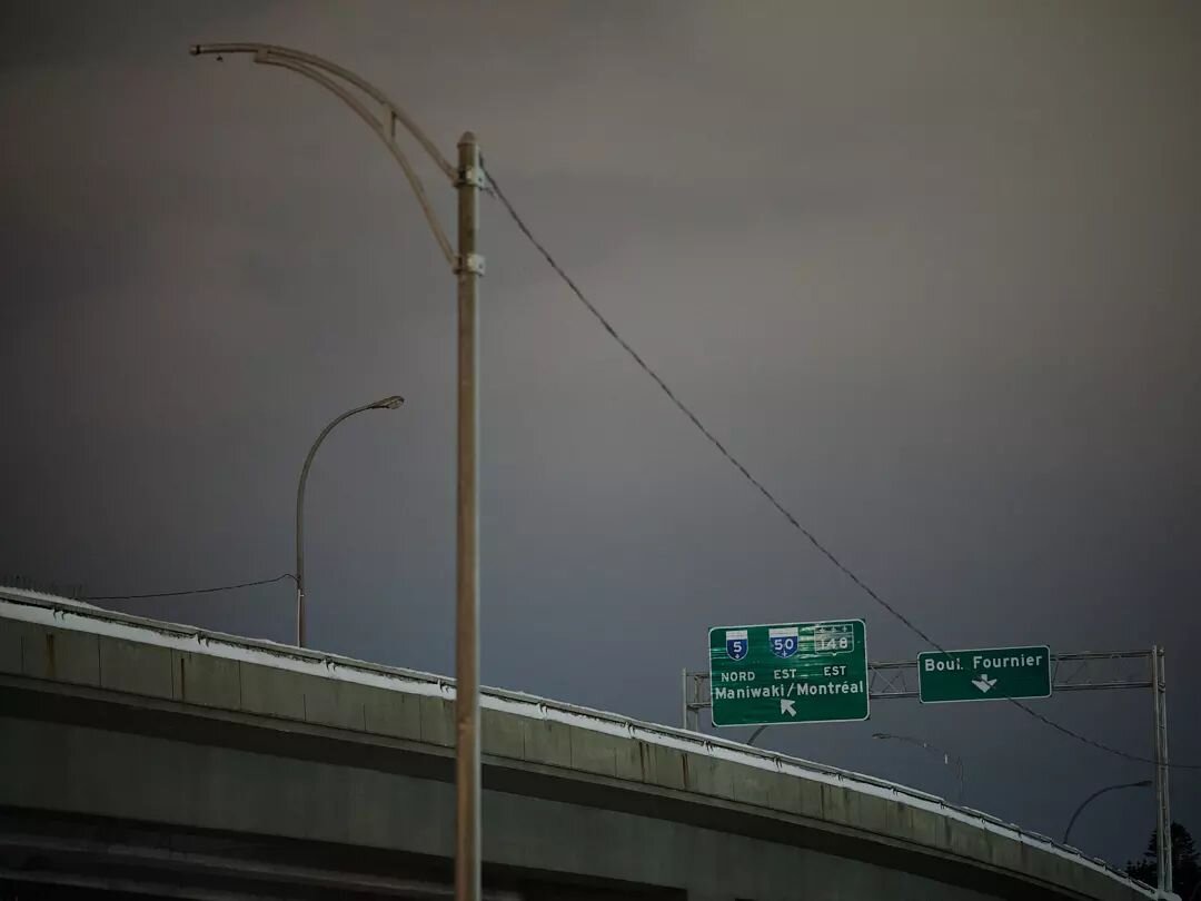 Drive this way.

#weareoca #nonplace #identity #highway #autoroute #gfx50sii #gf23mm #gatineau