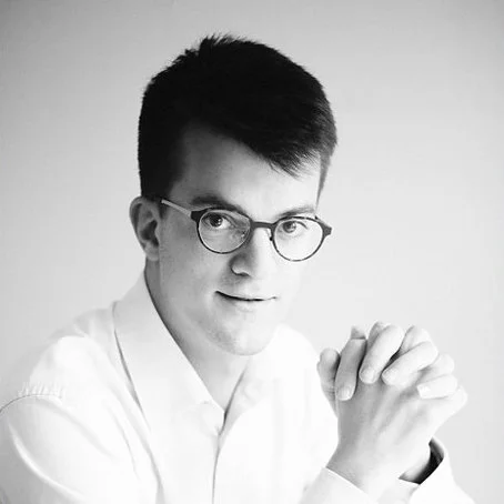 COM' À LA FRANÇAISE