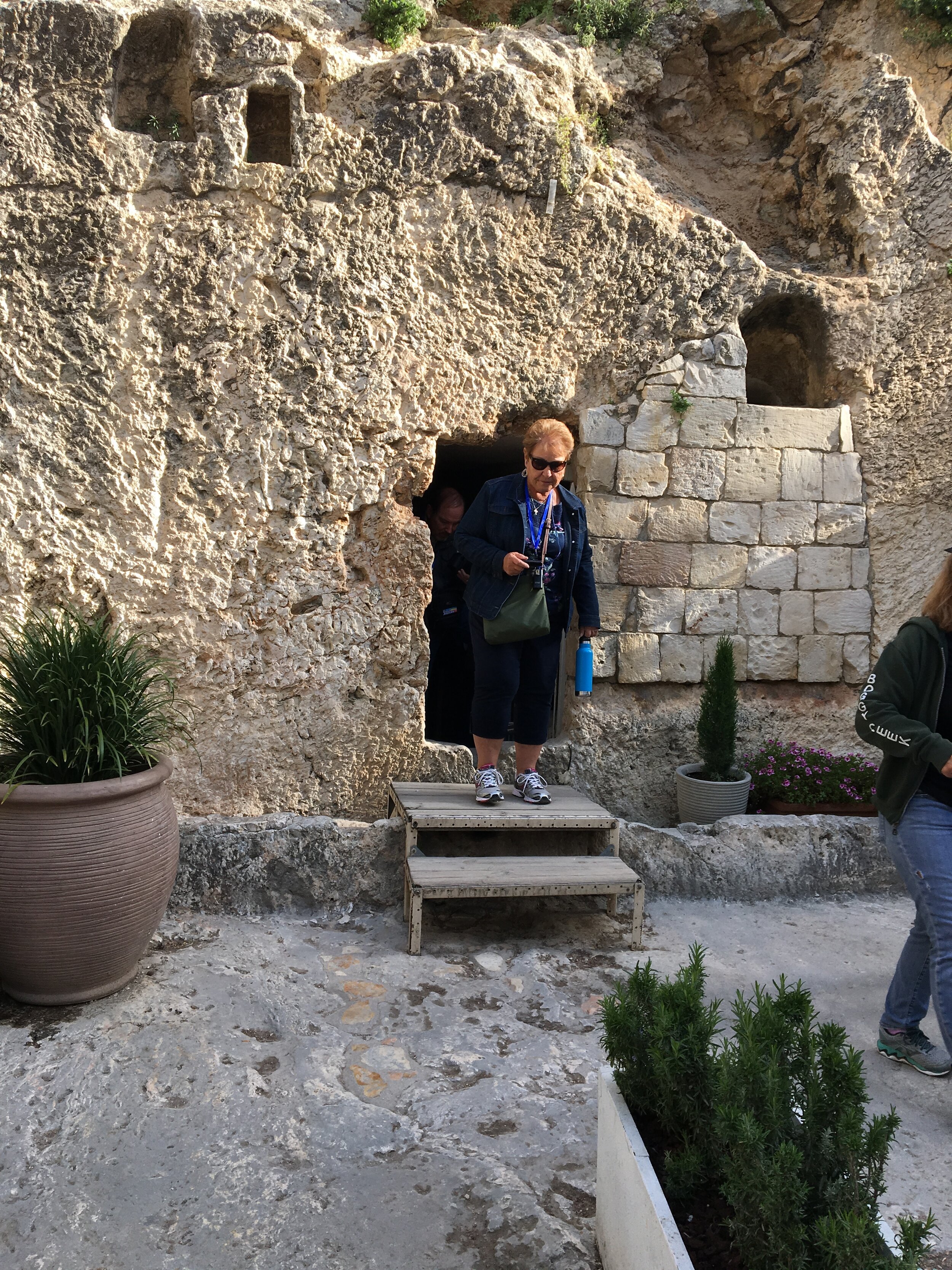  Exiting the tomb of Yeshua 