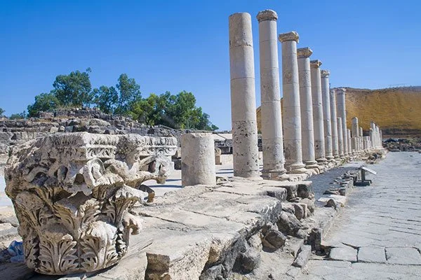 Ruins-at-Beit-Shean_.jpg