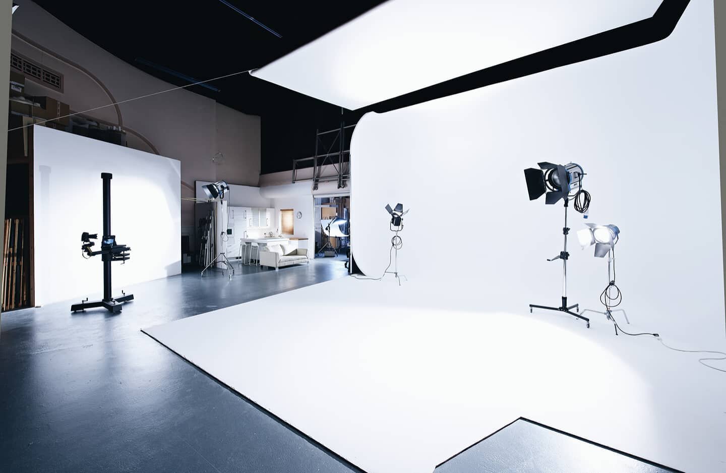 Our main studio measures 10 meters (d) by 15m (w). Providing plenty of space for shooting on the large infinity cove, building sets or even shooting smaller product photography but spreading out your crew to keep socially distanced. Drop us a message