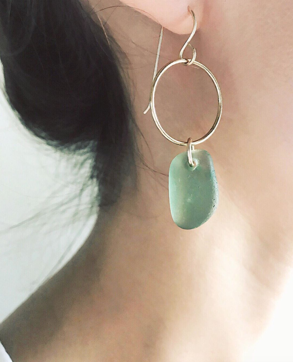 Sea Glass /& Green Leaf Copper Wrapped Dangle Earrings