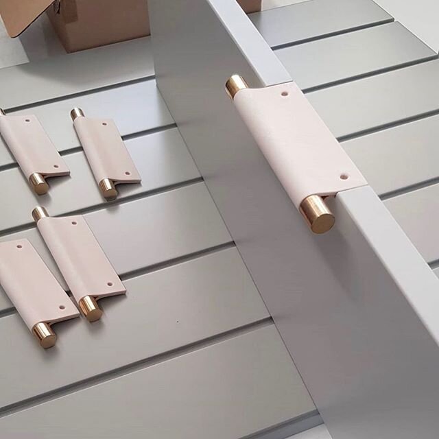 Gorgeous natural leather &amp; brass recessed handles going onto our custom furniture piece.  repost from @milldesignandjoinery 👌🏻👌🏻#bedrooms #bespokefurnituredesign #mademeasure #cabinethardware