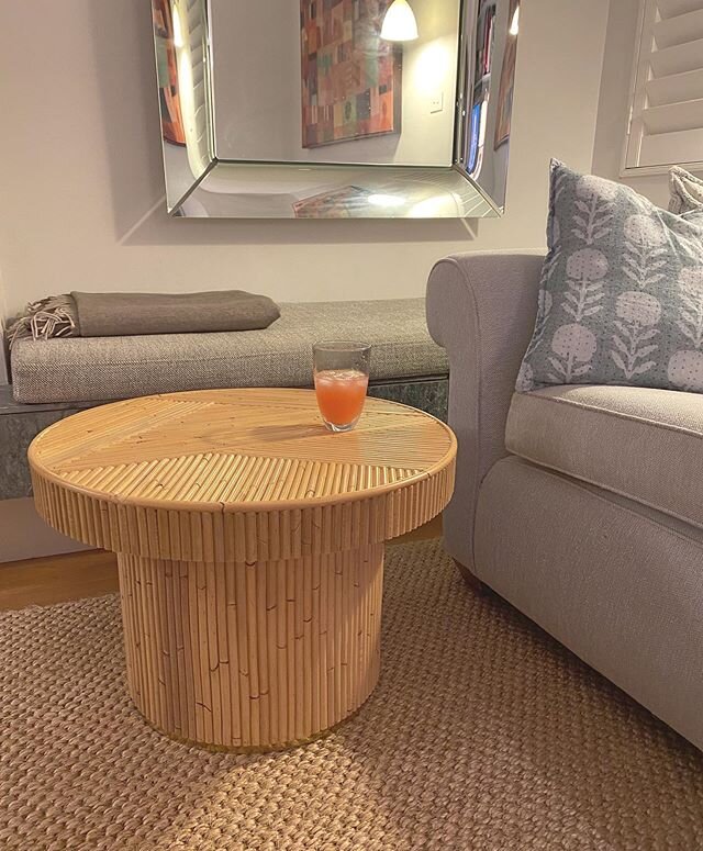 this gorgeous little Elton table passes the iso cocktail test 👌🏻 @sarahellisonstudio #elton #livingrooms