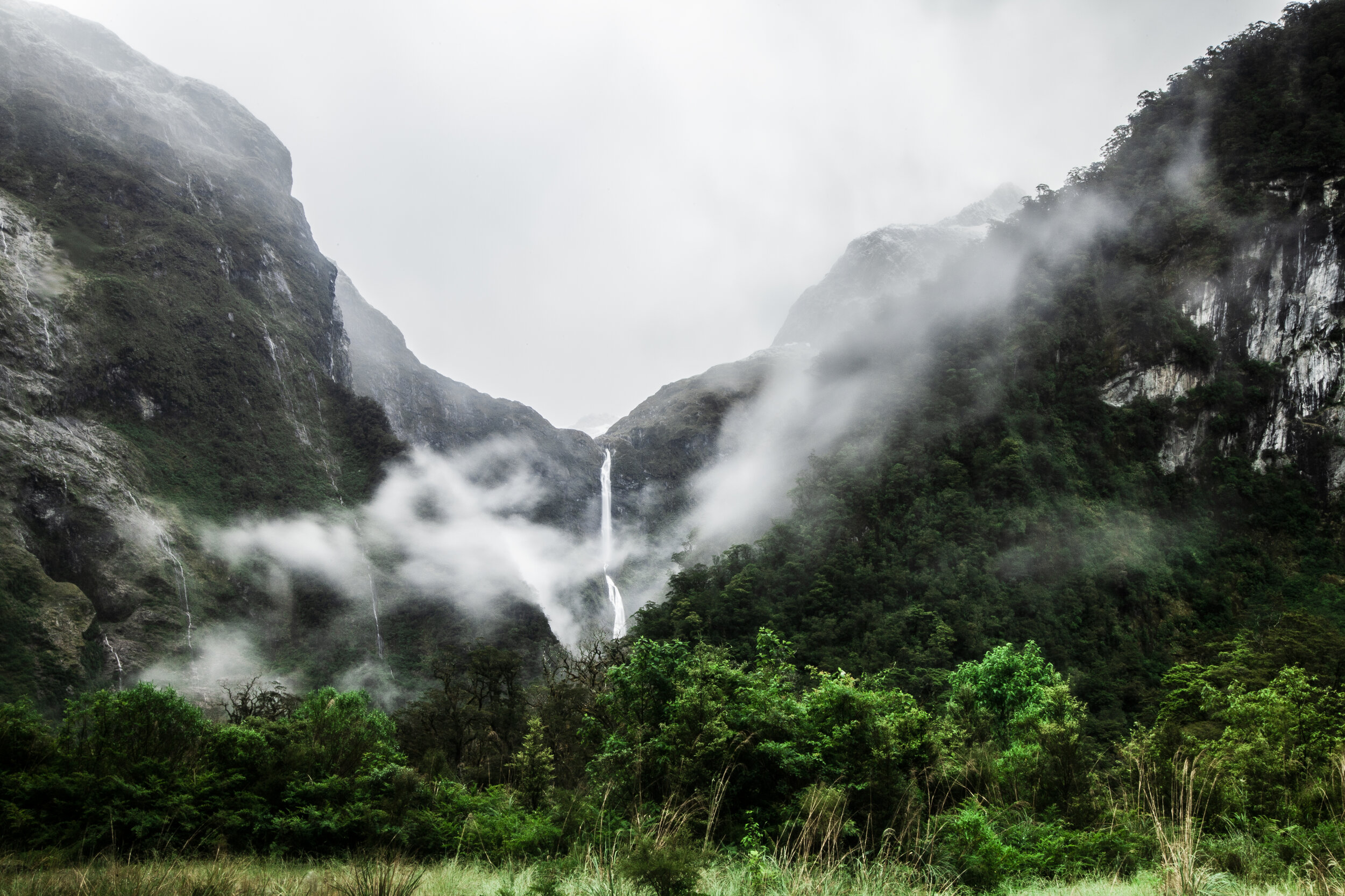 Sutherland w:Fist Far.jpg