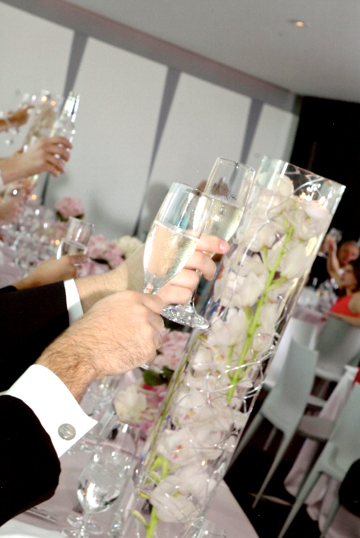 toast and head table florals.jpg