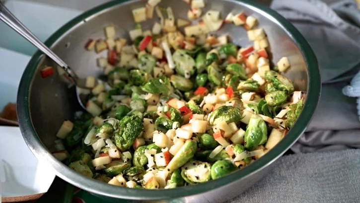 Brussels-Sprouts-Apple-Salad-725x408.jpg