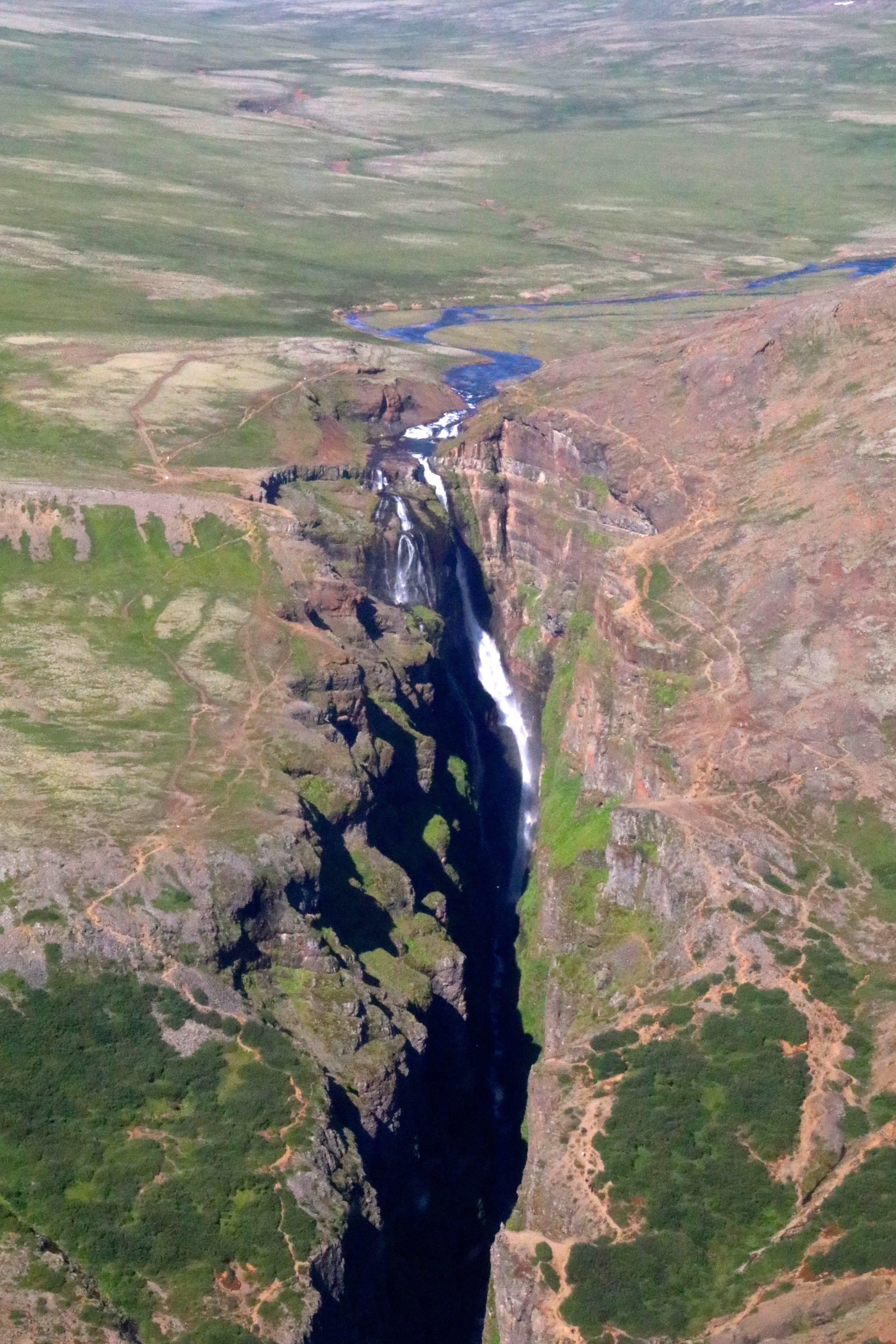 teri:_iceland_helicopter_glacier_spiritedtable_photo5.jpg