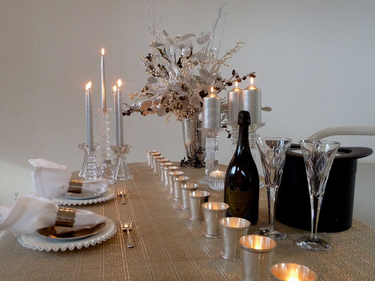 cindi_silver&white_tablesettings_spiritedtable-photo1.jpg