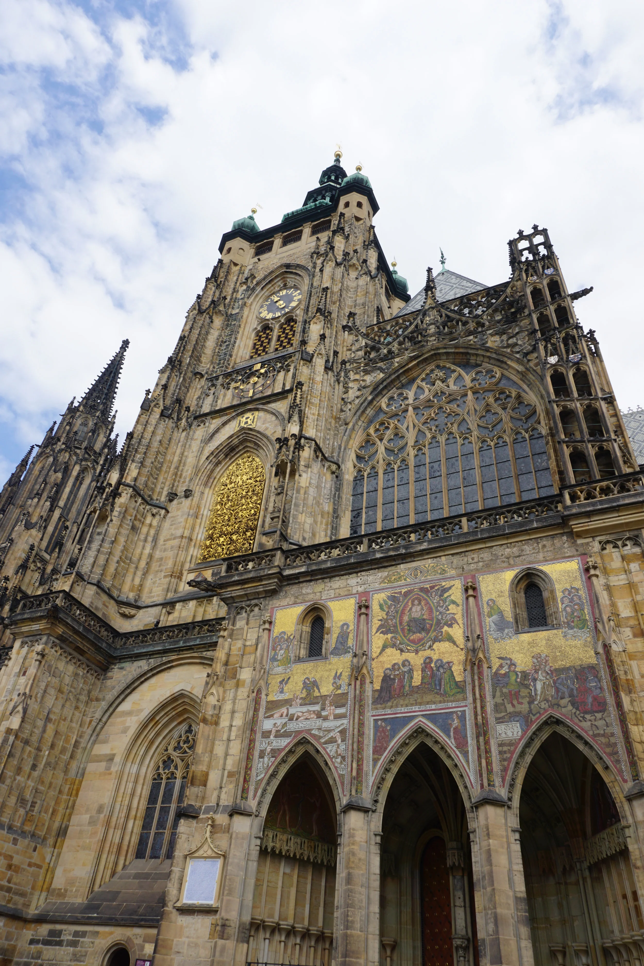 teri_Prague_HradcanyCastle_spiritedtable_photo04.jpg
