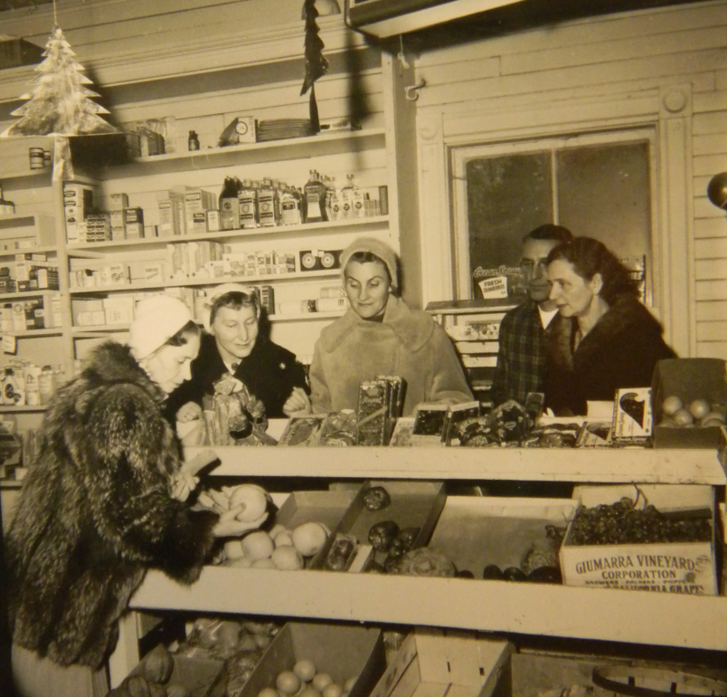 Rabbits-shopping-at-Merrills1-e1450636246958.png