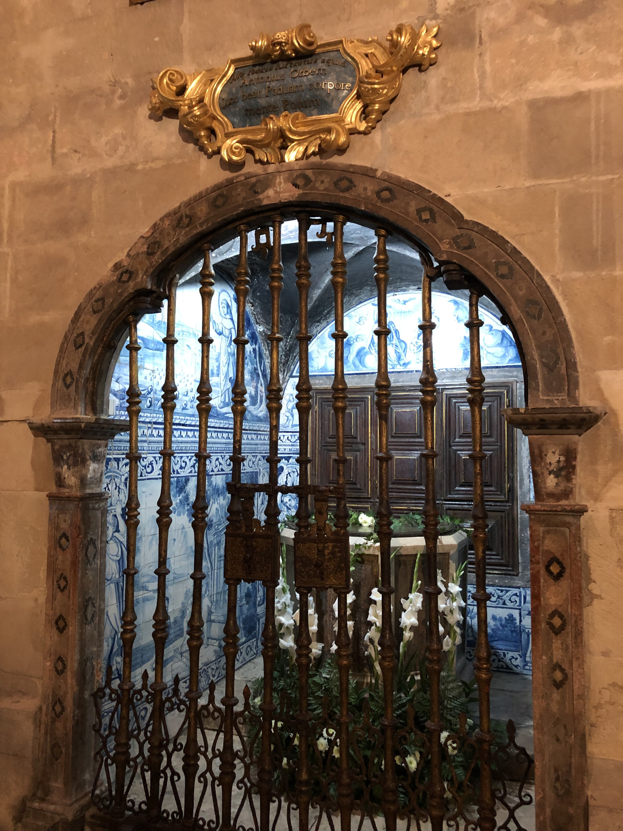 teri_lisbon_portugal_cathedral_spiritedtable_photo03.jpg