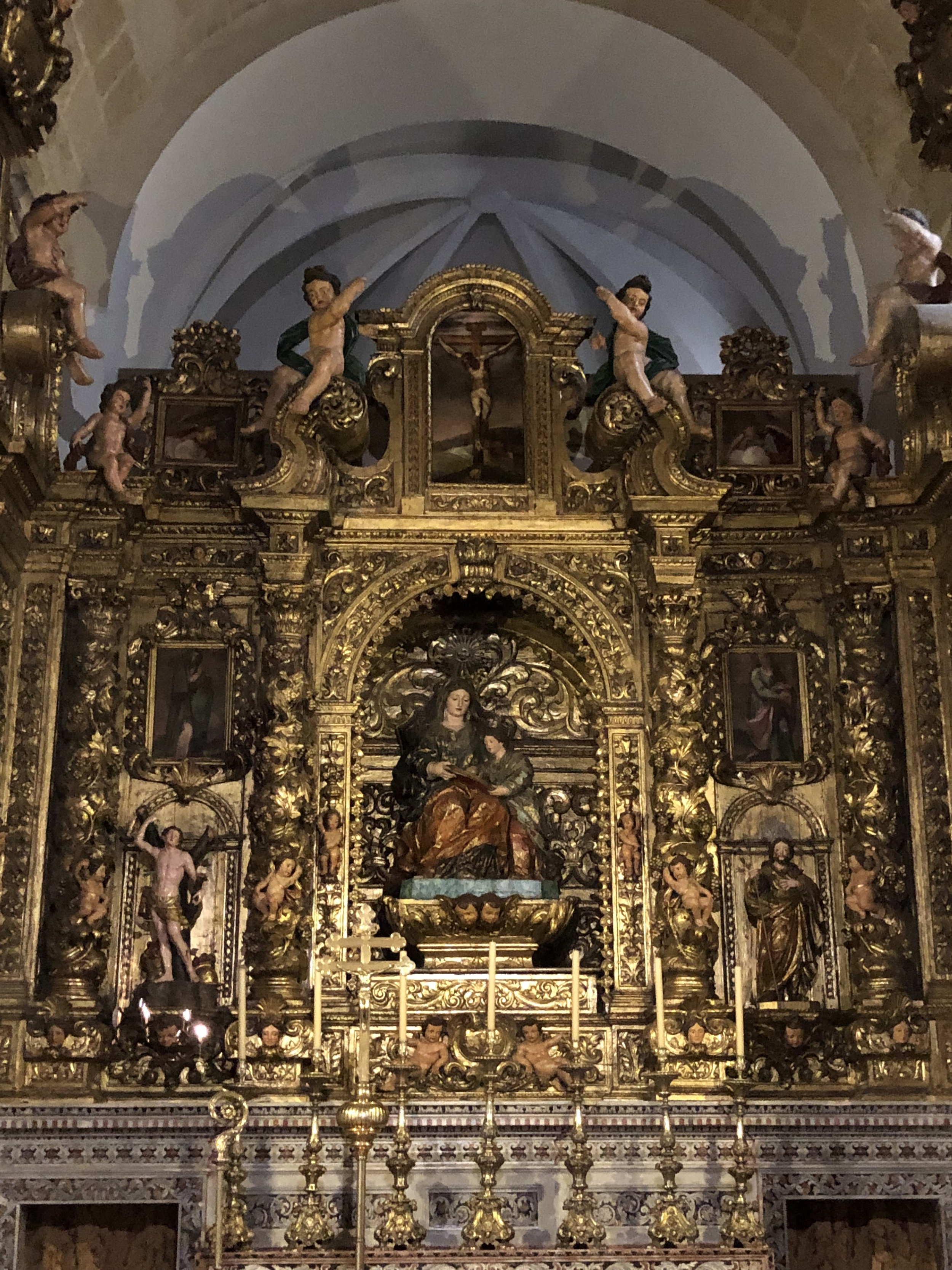 teri_lisbon_portugal_cathedral_spiritedtable_photo05.jpg