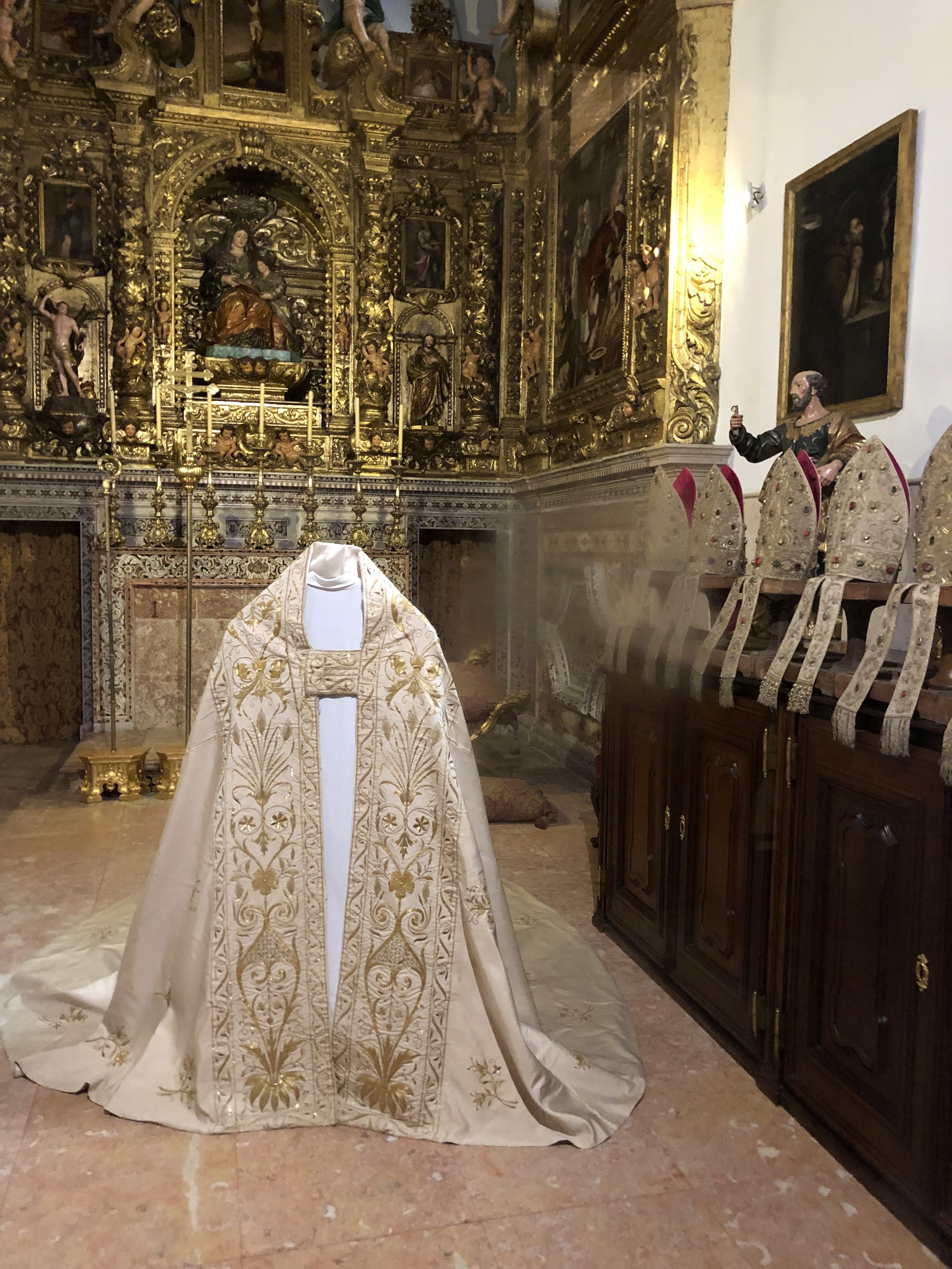 teri_lisbon_portugal_cathedral_spiritedtable_photo07.jpg