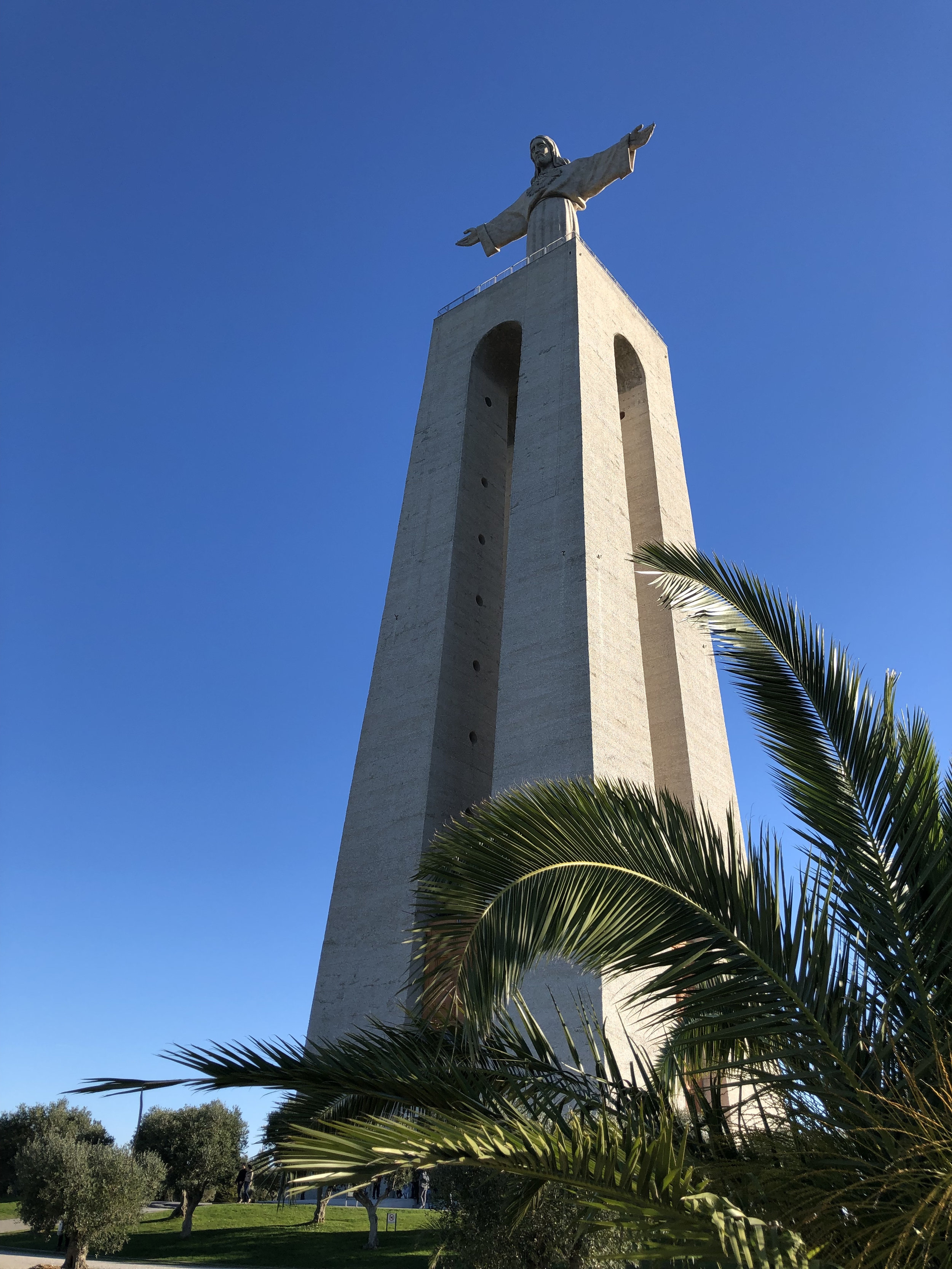 teri_lisbon_portugal_christtheking_statue_spiritedtable_photo2.jpg