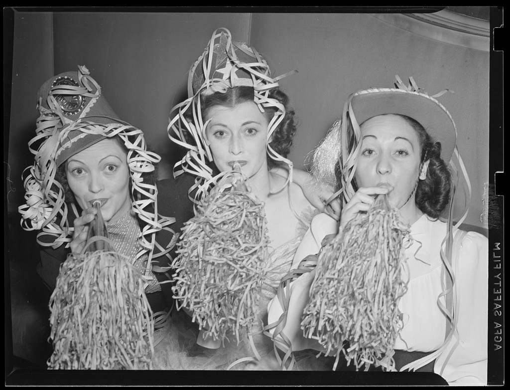 Nightlife of Boston Showgirls in the 1940s (5).jpg