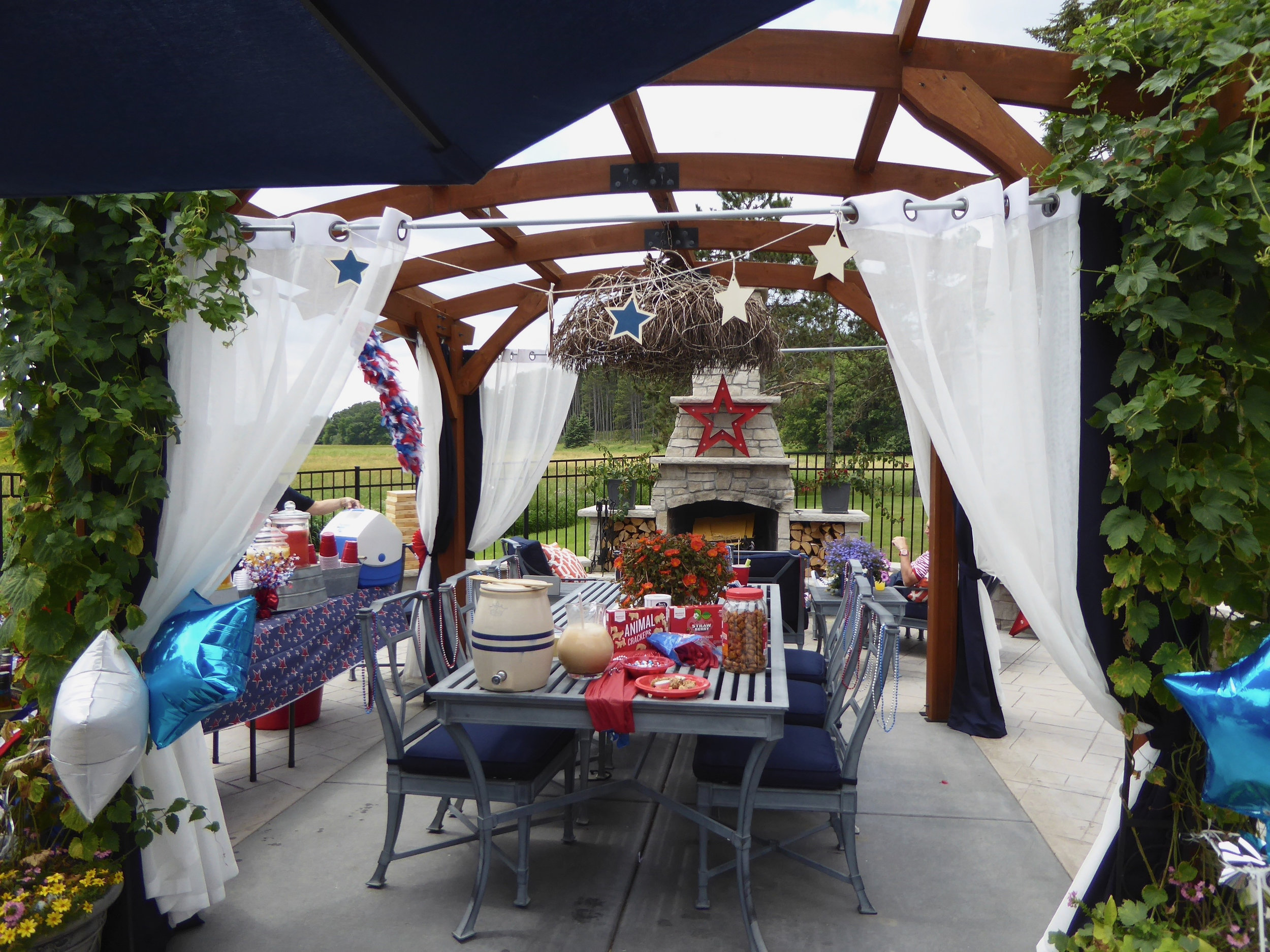 cindi_mike:scott_4thofJuly_spiritedtable_photo1.jpg