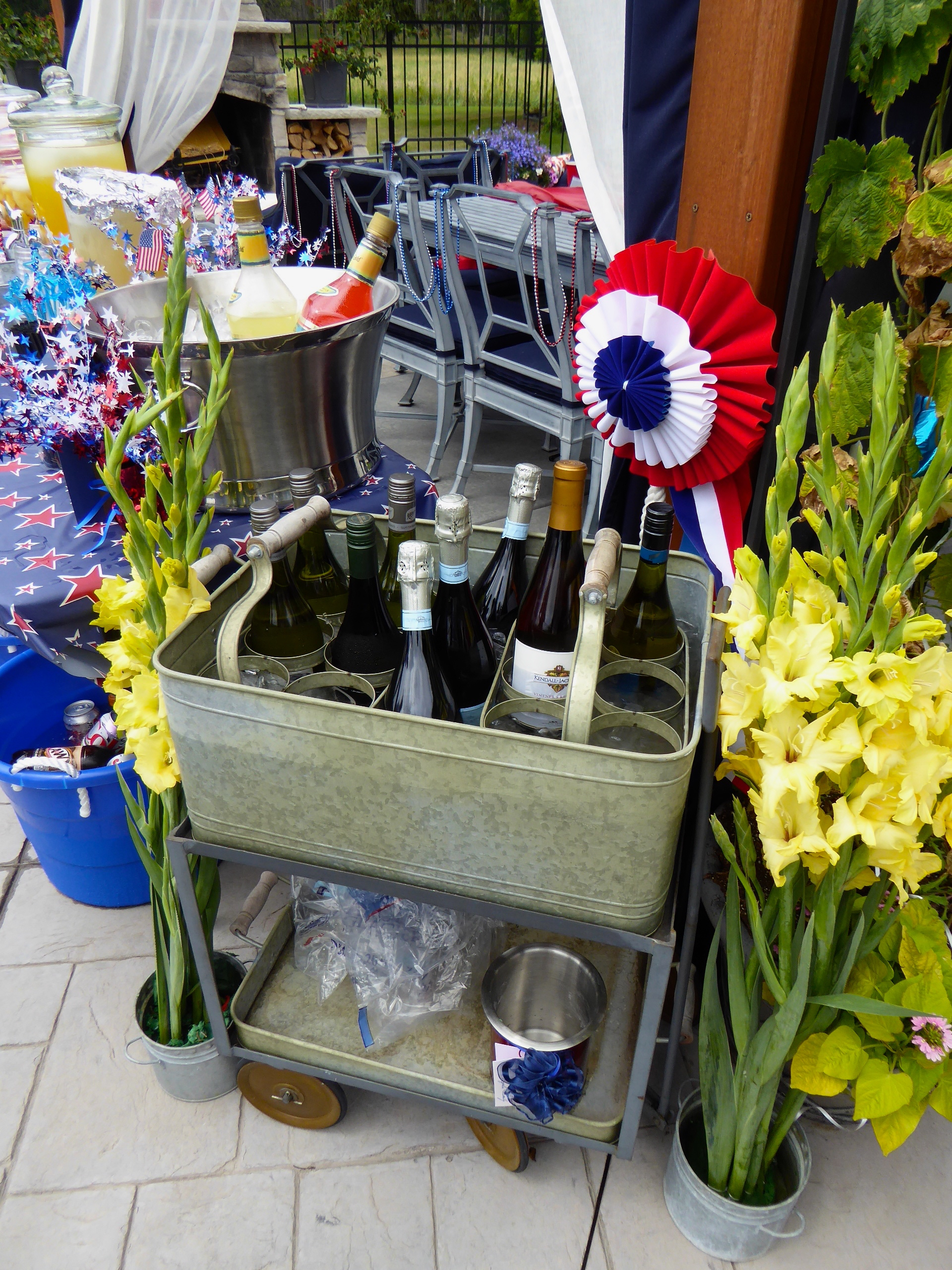 cindi_mike:scott_4thofJuly_spiritedtable_photo7.jpg