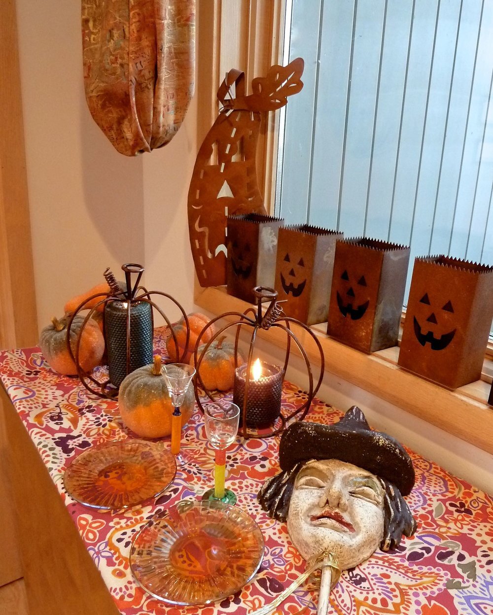 halloween_tips_decor_spiritedtable_photo3.jpg