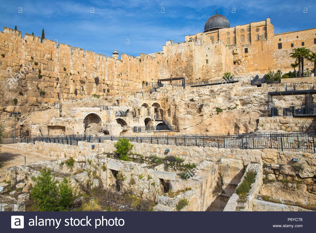 israel-jerusalem-jerusalem-archeological-park-and-davidson-center-ophel-wall-P6YC78.jpg