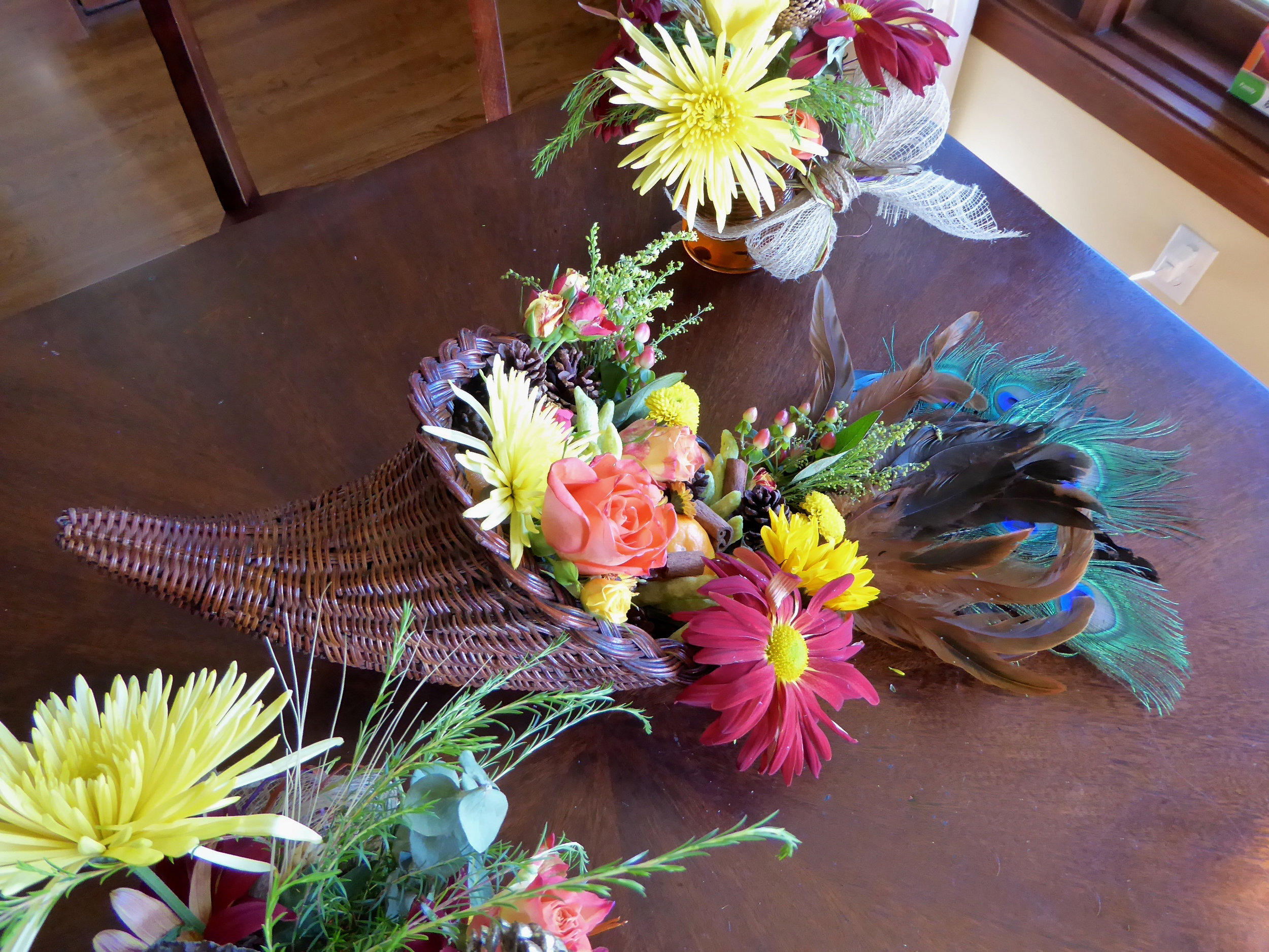 Kids+Fruit+Burlap+Flowers = Thanksgiving Table Fun