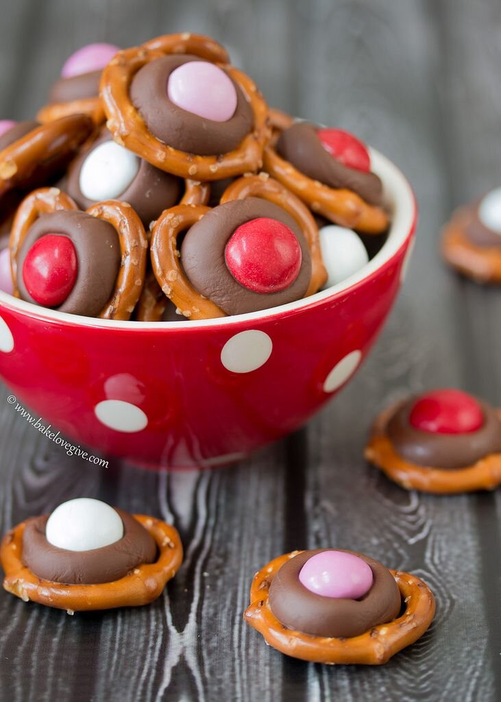 Valentine’s Day Pretzel Bites