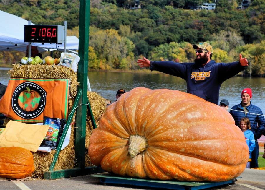 Stillwater-Harvest-Festival-giant-pumpkin_Thomas-Wieland.jpg