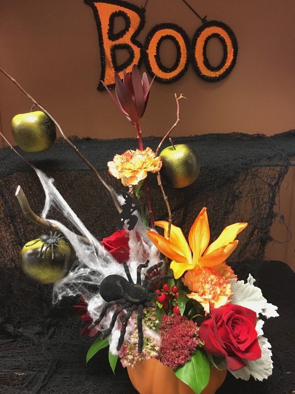 How to Arrange a Halloween Bouquet