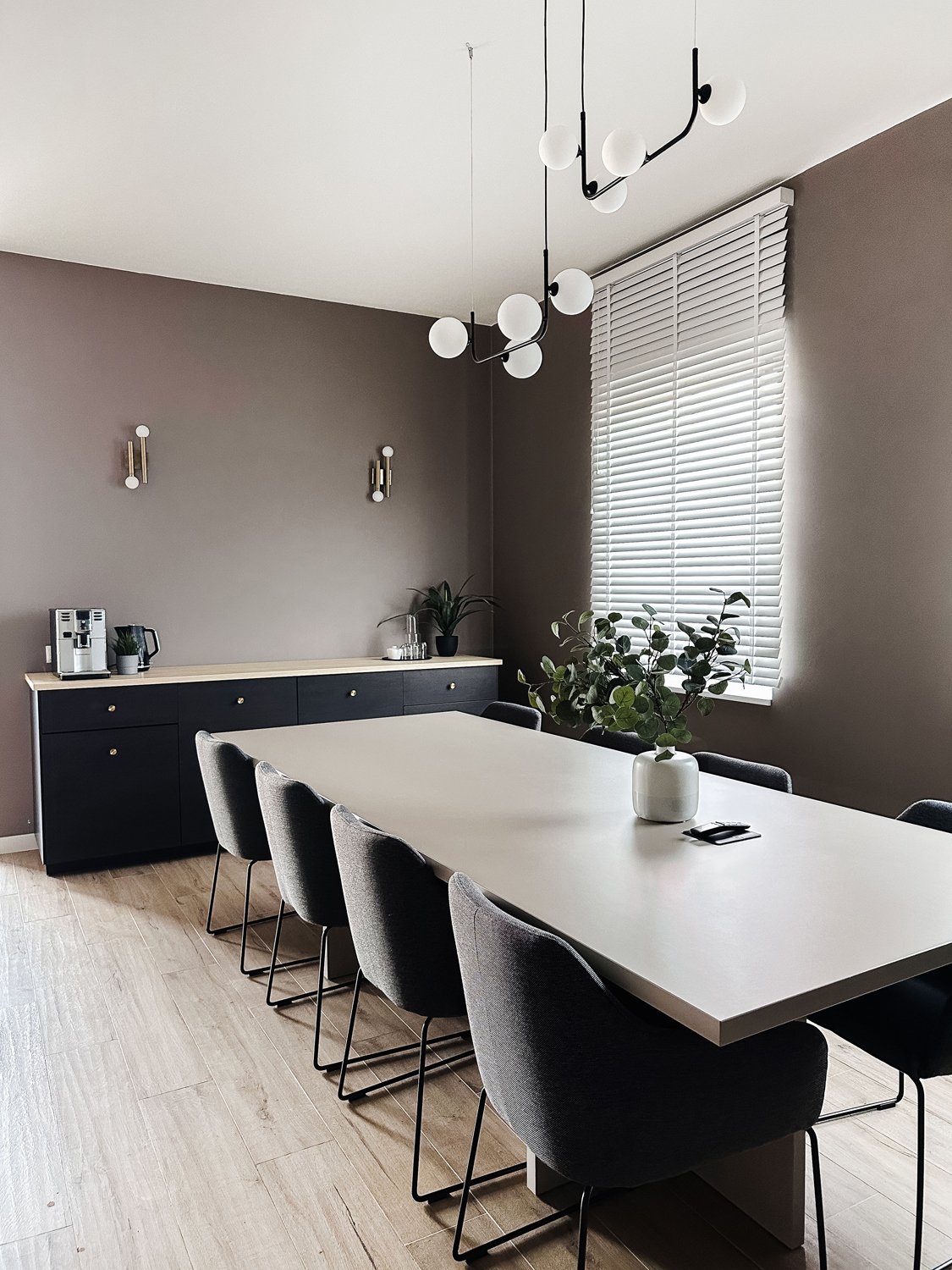 PROJEKT IREL - NOWOCZESNE WNĘTRZE BIUROWE — HOUSE LOVES