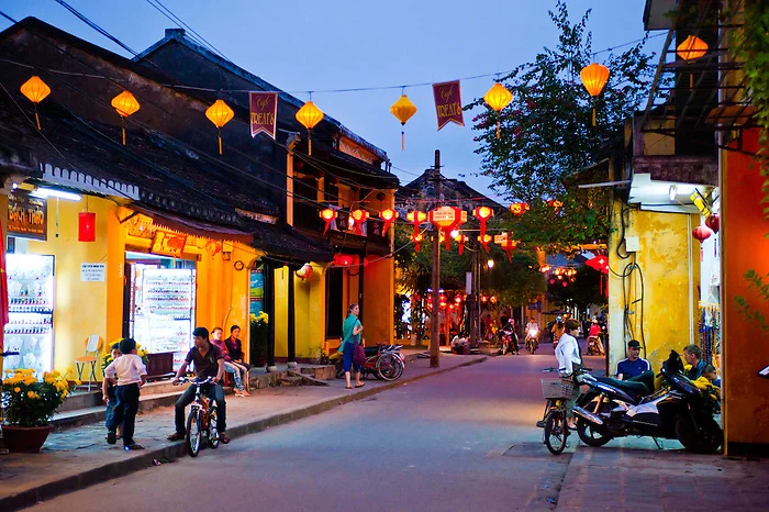 Hoi-An-Streets-at-Night-Vietnam-DSC-7509n.jpg