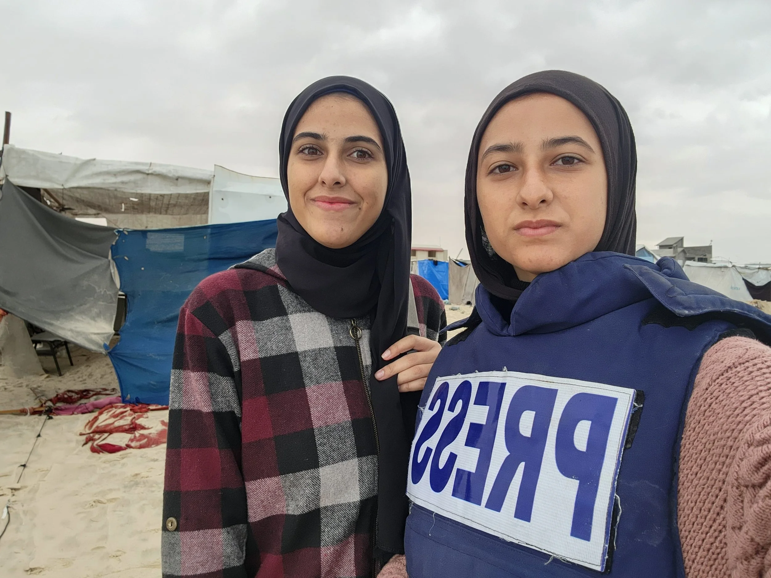   Die letzten Zeuginnen   Es gibt keinen gefährlicheren Ort für Journalisten als&nbsp;Gaza. Wir haben zwei Kriegsreporterinnen begleitet.  