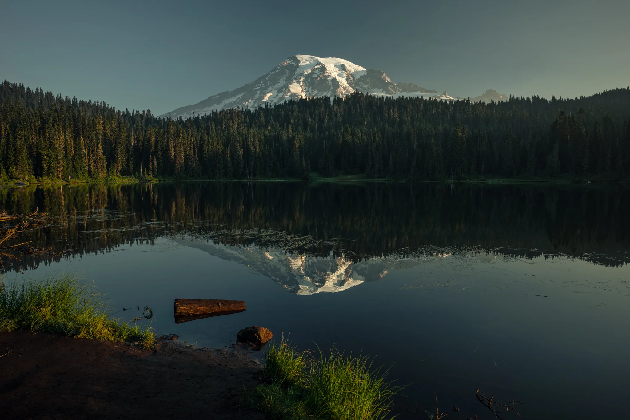 MOUNT RAINIER / REFLECTION LAKE