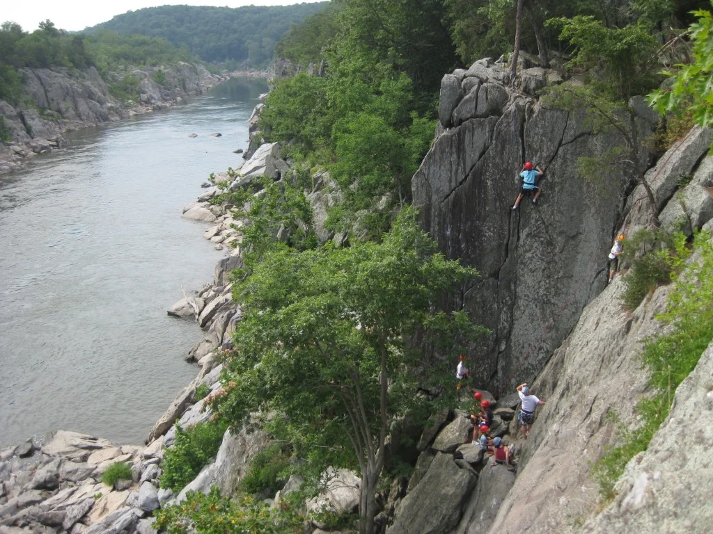 Climbers on Romeo’s Ladder near Great Falls. Photo: Chris Irwin and midatlanticclimbers.org.