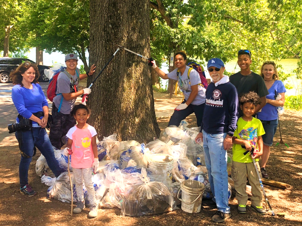 Potomac river volunteers at Theodore Roosevelt Island