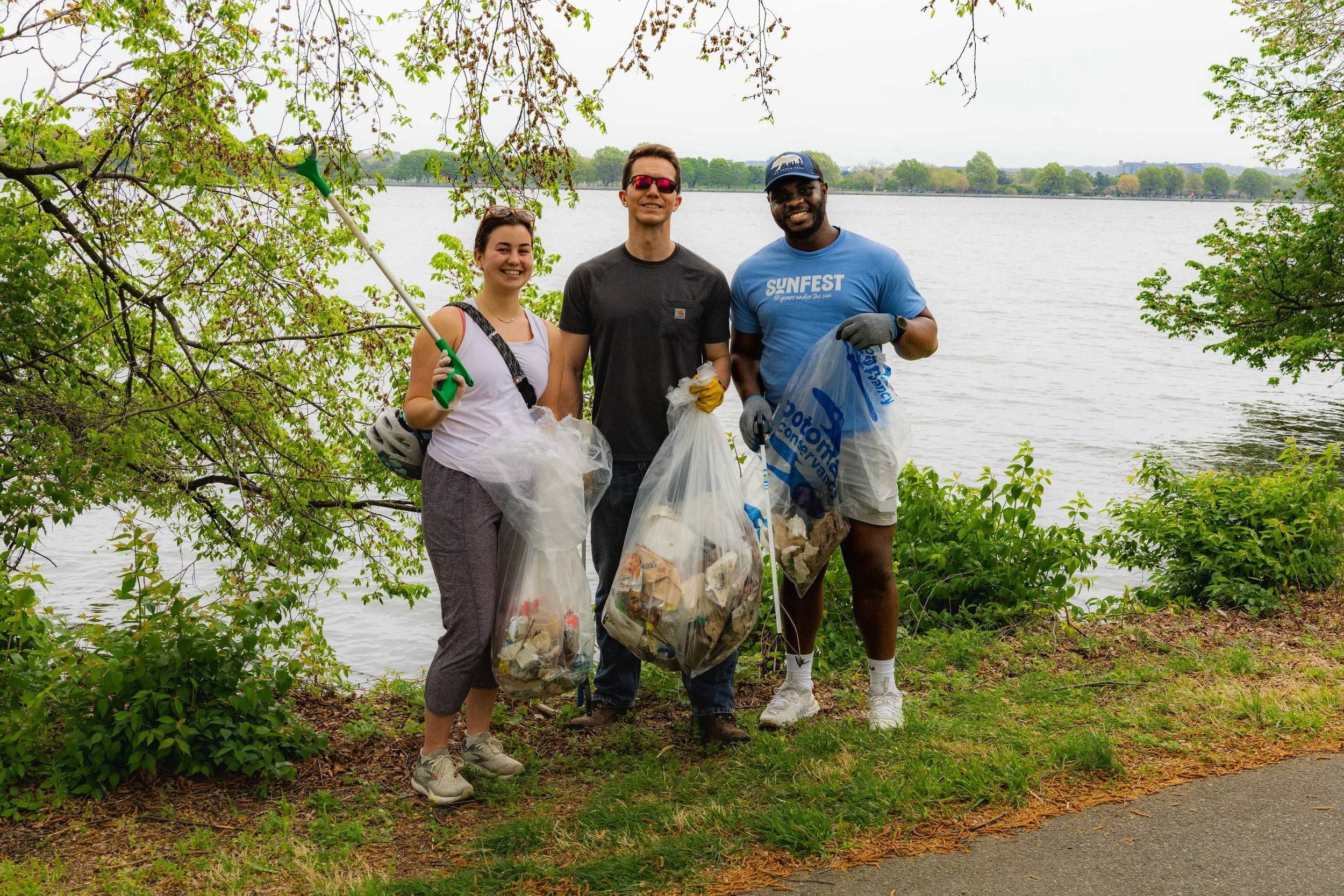 Potomac Conservancy - Earth Day Cleanup Gravelly Point - 4.19.25-59.jpg