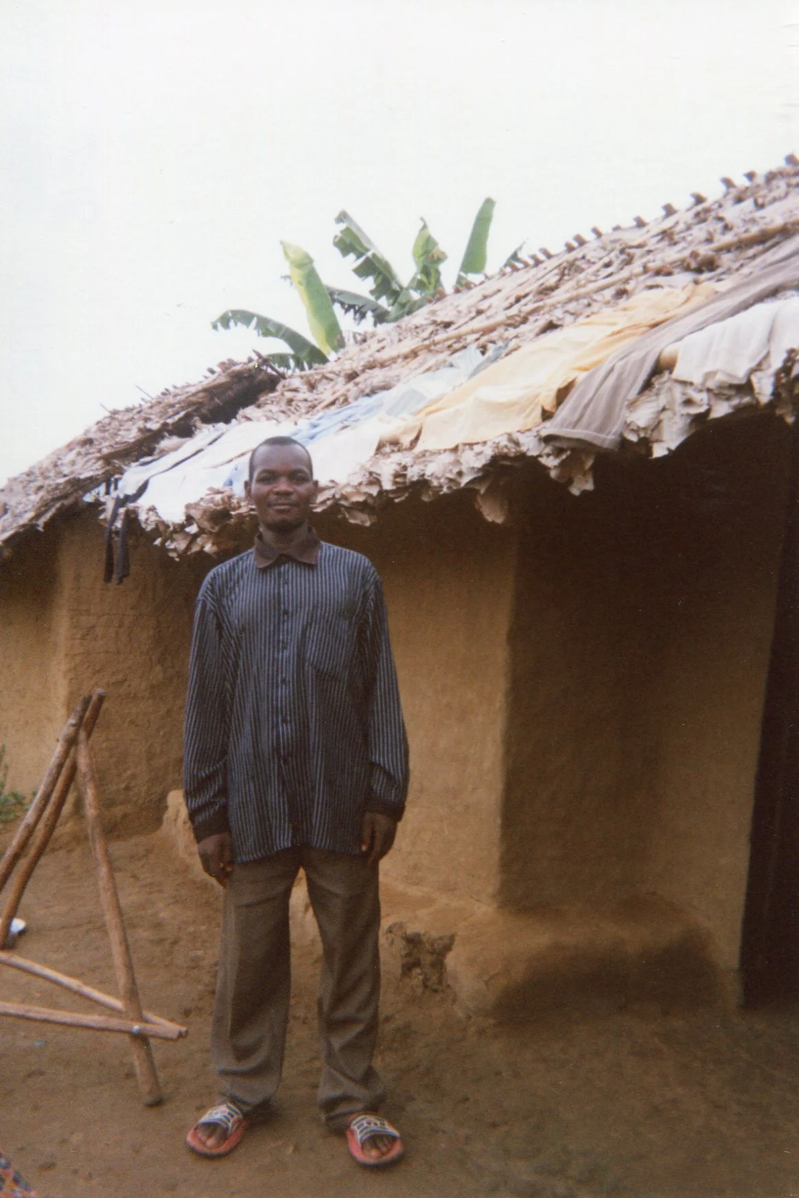 This papa reminds me of the papa at GRAADE who received us when we came out of the forest. 