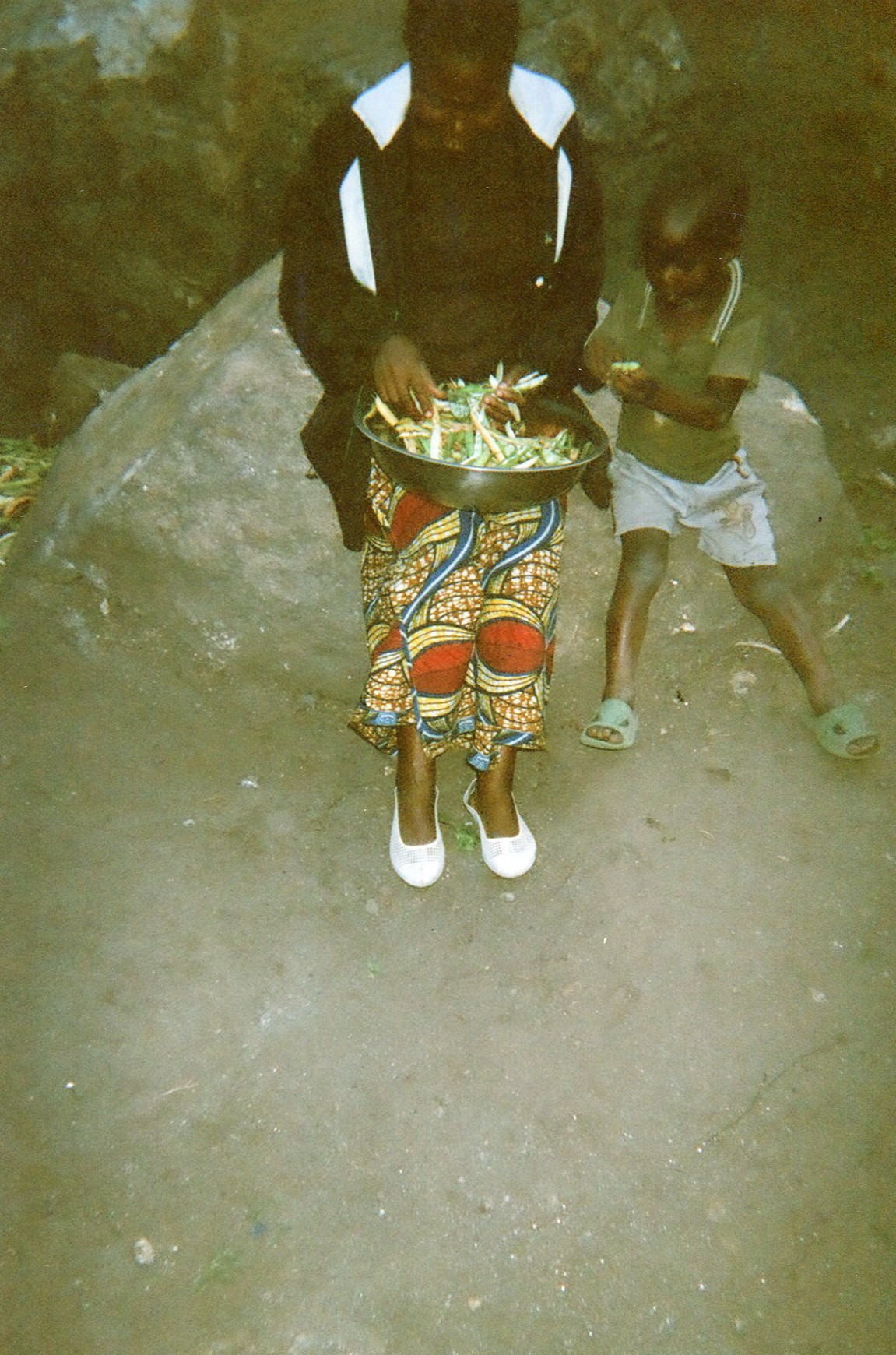  This photo shows me shelling beans.&nbsp; 