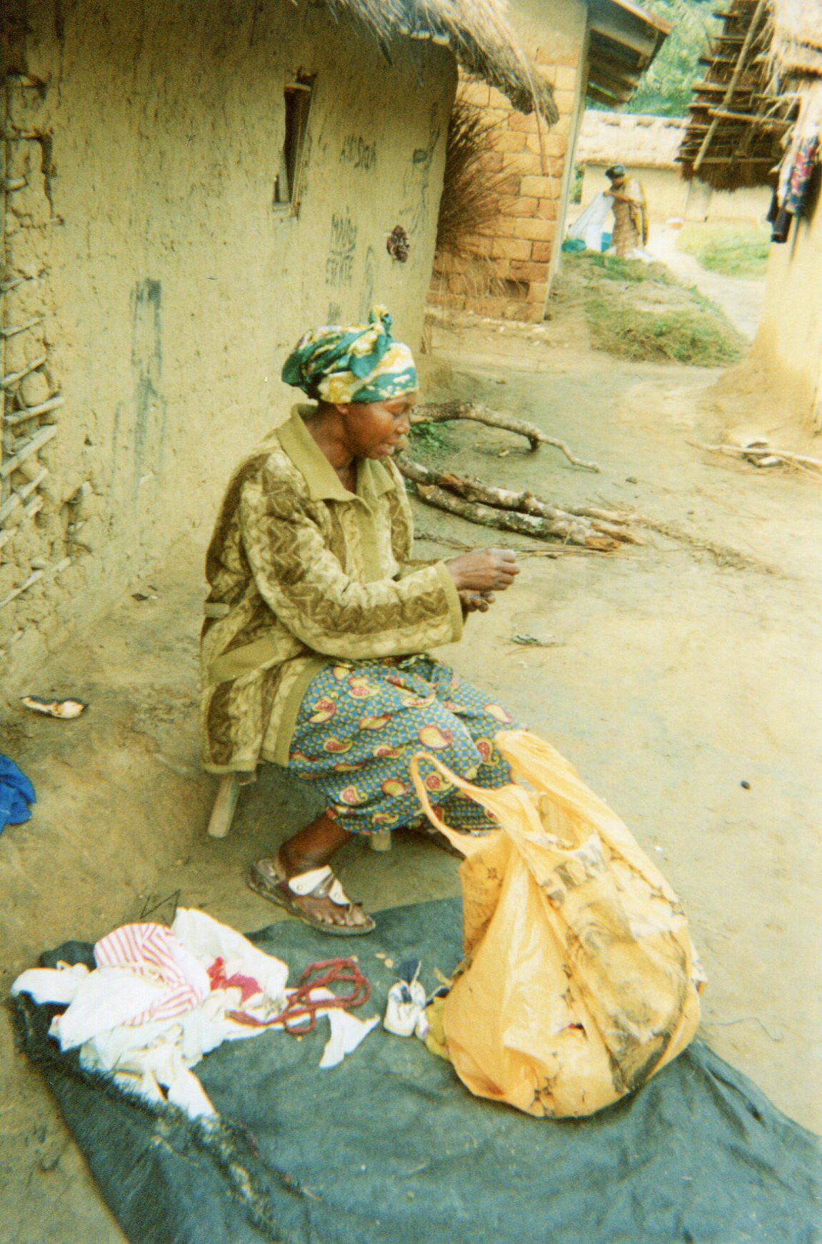  A woman sews clothes.&nbsp; 