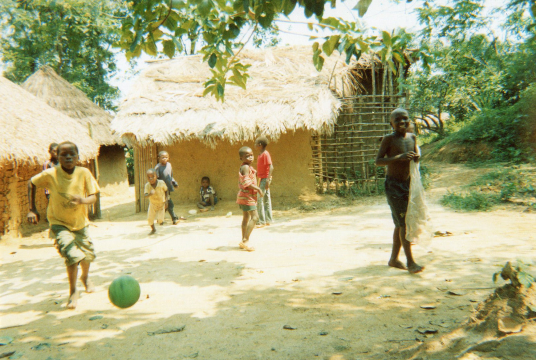  These are Mai Mai's children, some are sitting down others are playing near the houses of the poor people.&nbsp; 