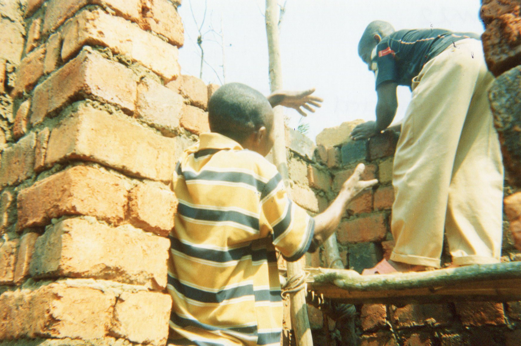  This picture shows the difficulty of trainings, the hot sun, the rocks make us fall and we work with hunger.&nbsp; 