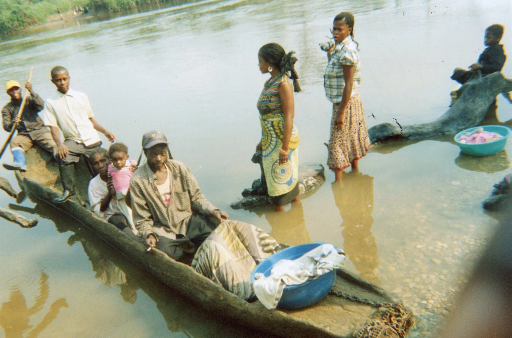 The war makes people cross in a canoe to go into the forest. 