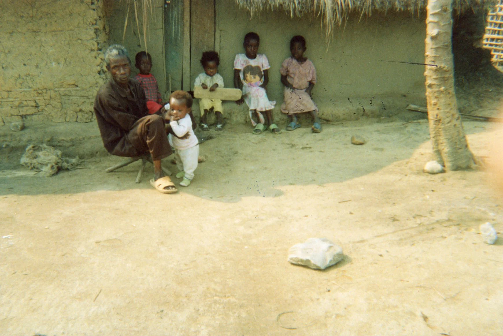An old man stays with his children because his wife died during the war. 