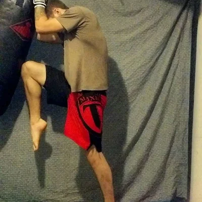 THAI-CLINCH KNEE STRIKE: For this example i have used my heavy-bag instead of a person. Your knee strikes should look something like this. Opponents foreheads should be almost touching, hands should be placed on the neck as illustrated in figure 3, hips are positioned slightly forward of the standing foot to guard against being pushed over. Note that the striking leg has toes pointed towards the ground. This is to prevent injury to the feet and toes. 