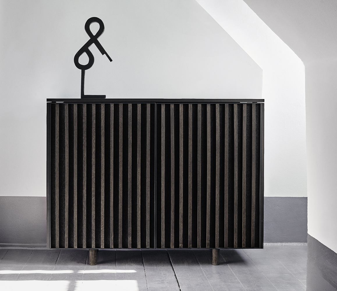 The dB silent cabinet by StokkeAustad features fronts with solid oak slats and thick felt, making the cabinet into a basstrap, absorbing mid- and low frequency noise. 